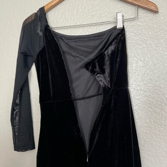 NWOT Lavish Style Black Velvet Mesh One-Shoulder Tulip Maxi Dress - Picture 7 of 8